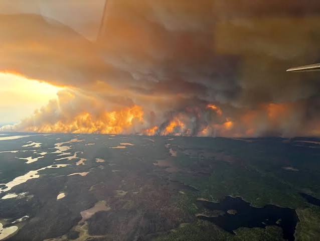 Canadá solicita ayuda federal mientras el humo de los incendios forestales se extiende por Norteamérica